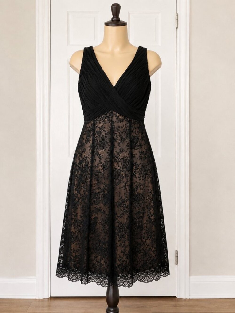 Jones Wear Black Lace Sheath Dress – Size 10 - Picture 3 of 5